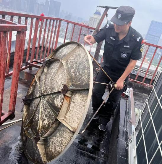 C:/Users/BA/Desktop/風雨過后南京保安迅速行動，恢復安“寧”面貌/11.jpg11