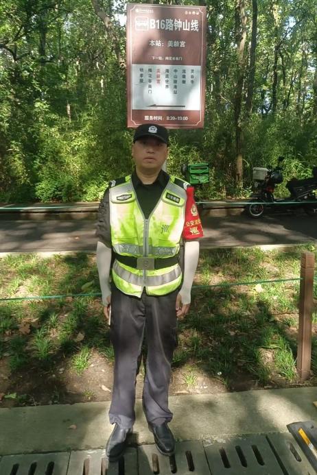 C:/Users/Administrator/Desktop/臺(tái)風(fēng)“貝碧嘉”來(lái)襲，南京保安積極應(yīng)對(duì)，“守”護(hù)萬(wàn)家團(tuán)圓！/1.jpg1