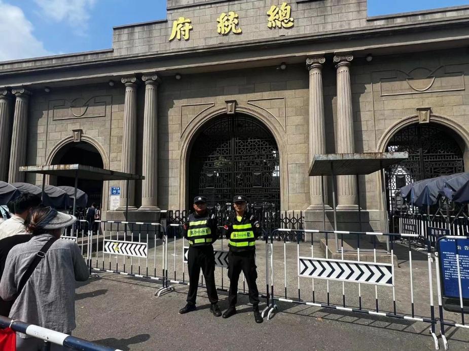 C:/Users/Administrator/Desktop/臺(tái)風(fēng)“貝碧嘉”來(lái)襲，南京保安積極應(yīng)對(duì)，“守”護(hù)萬(wàn)家團(tuán)圓！/7.jpg7