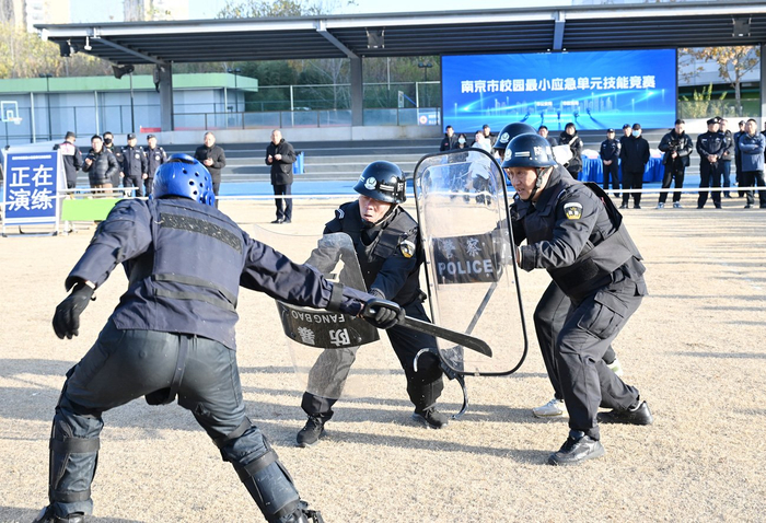 E:/25.12.10后 上傳網(wǎng)站留存/喜報(bào)！南京市保安服務(wù)有限公司建鄴分公司榮獲“校園最小應(yīng)急單元技能競(jìng)賽”一等獎(jiǎng)/照片/w700d1q75cms.jpgw700d1q75cms