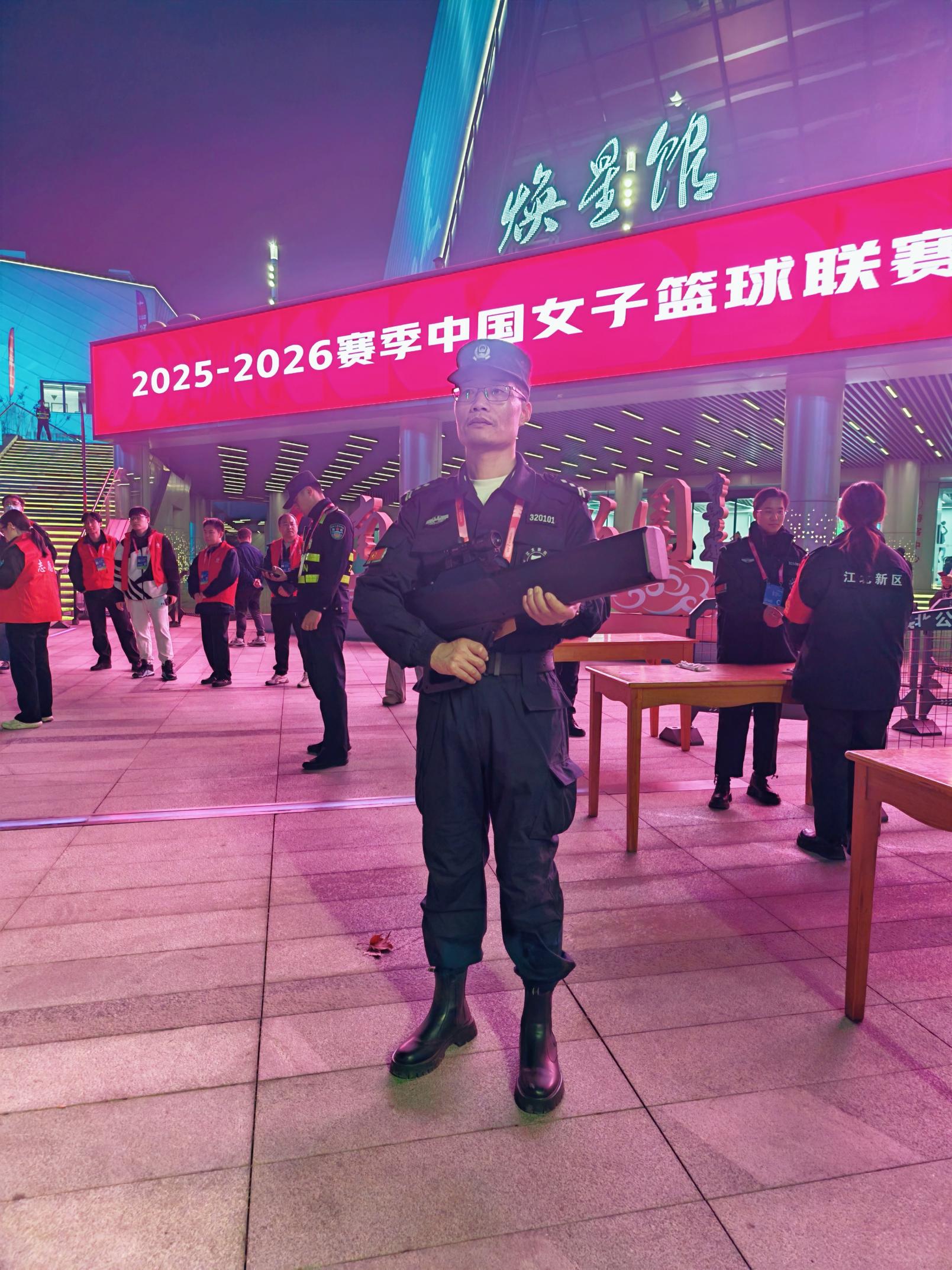 E:/25.12.10后 上傳網(wǎng)站留存/“保安衛(wèi)士”護(hù)航，熱血燃賽場！——南京市保安服務(wù)有限公司大廠分公司保障WCBA女籃聯(lián)賽激情開燃/照片/微信圖片_20251211080736_275_1.jpg微信圖片_20251211080736_275_1