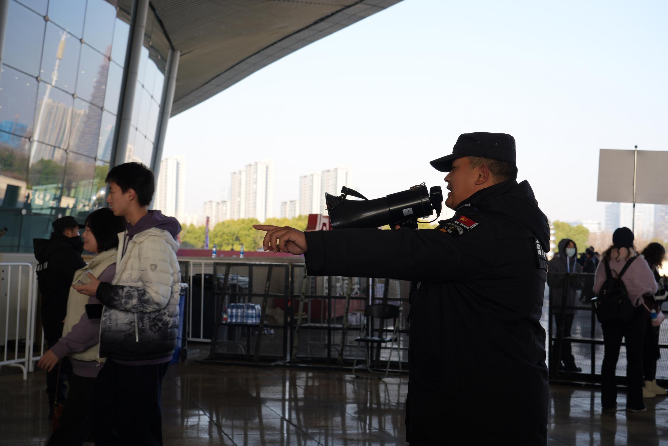 E:/25.12.10后 上傳網(wǎng)站留存/“安保鐵軍、硬核保障”2025系列報道四十一——乒超巔峰對決耀金陵 南京市保硬核護(hù)航筑平安/DSC06342.JPGDSC06342