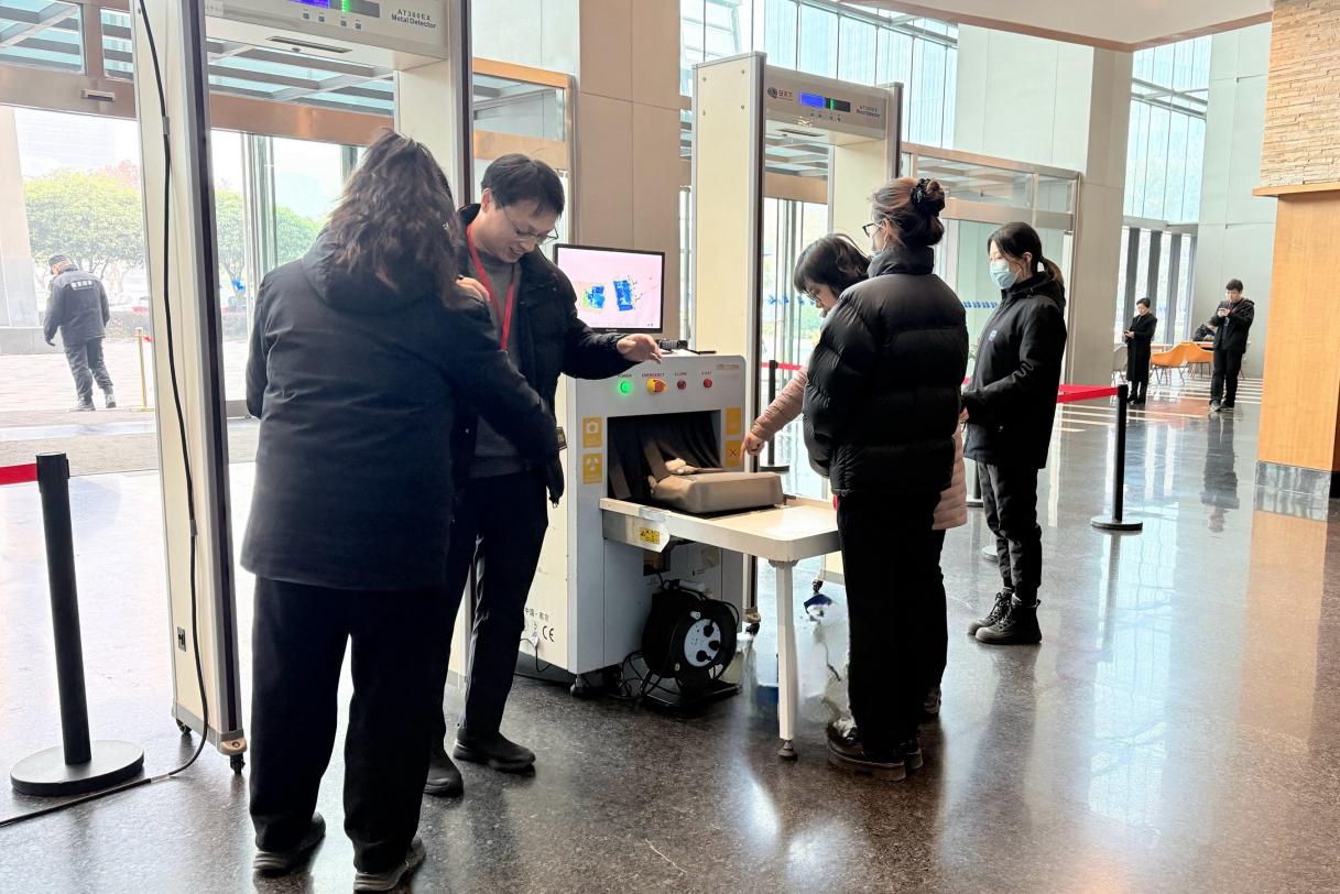 E:/25.12.10后 上傳網(wǎng)站留存/“安保鐵軍、硬核保障”2026系列報道一——科技引領(lǐng)未來，安全護(hù)航盛會/照片/5212ea35a8b77386cbea49d69a720cf7.jpg5212ea35a8b77386cbea49d69a720cf7